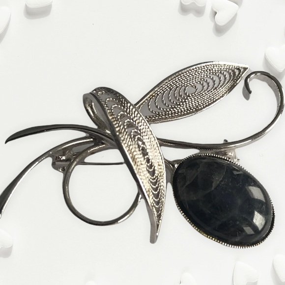 Vintage Jewelry - 💕Vintage Brooch